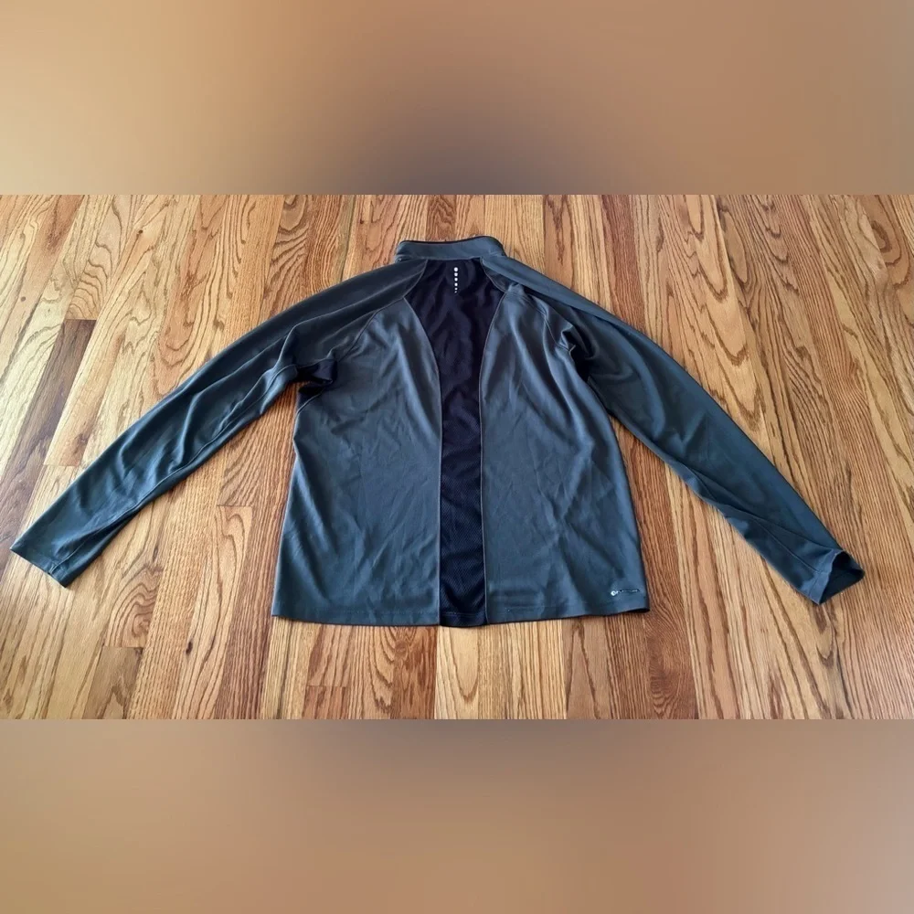 The North Face Men's Gray and Black Performance Pullover - Large